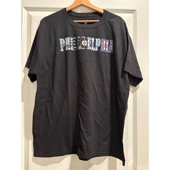 Philadelphia Pro Sports Teams T-shirt size Large - Picture 1 of 2